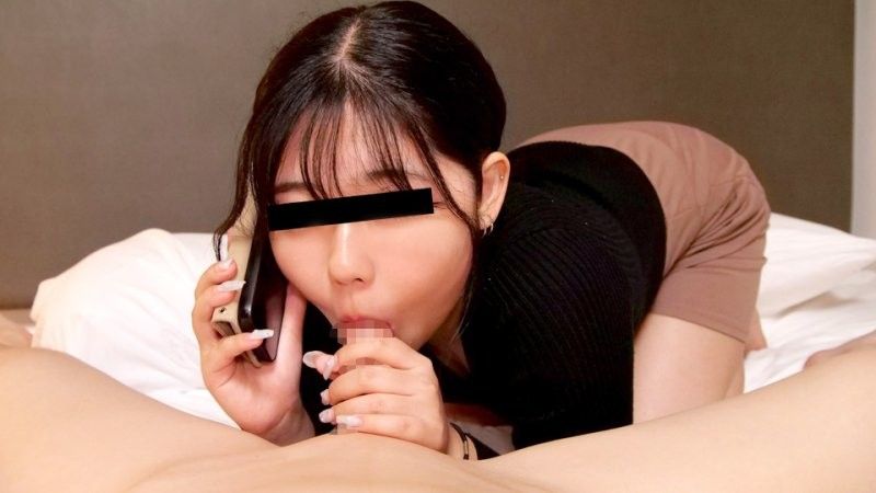 在打電話的時候,她鼓勵你把精液射進她的嘴裡！石川南