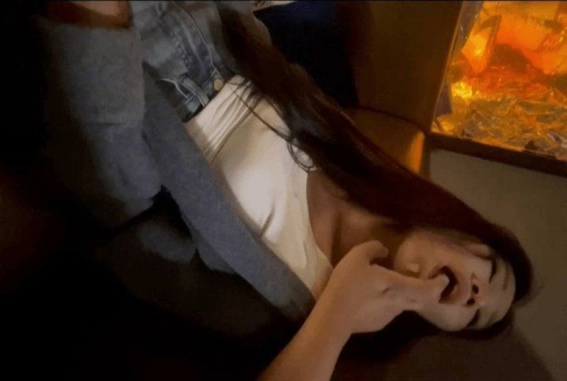 杏吧傳媒 聽話的騷貨m系騷貨舔腳後入騎乘