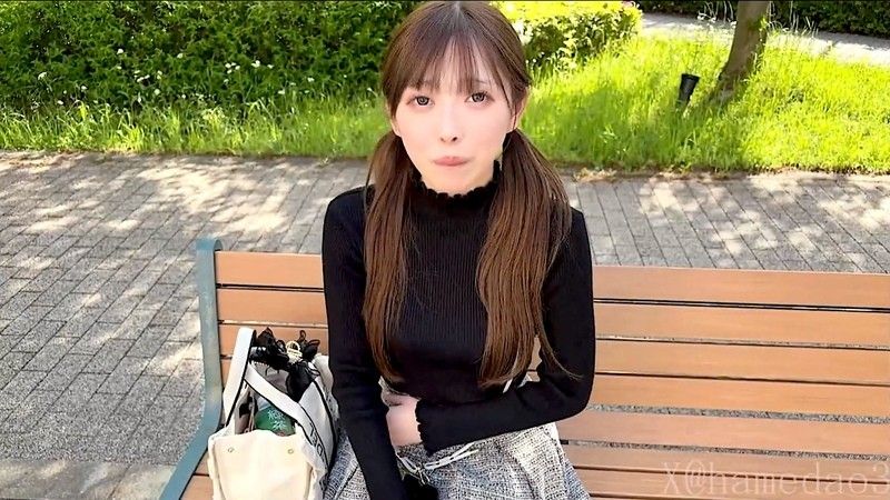 【露臉・無修正】「我是腳控派…」因不純動機報名的20歲護士。她身材超棒，性慾強烈，忍不住潮吹。雖然拒絕內射，但還是在無套的陰道內種子。