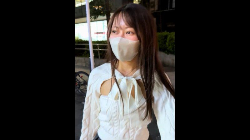 和長得像小櫻的偶像系田徑美女進行全*2連續中出SEX。舉起纖細的身體狠狠地做愛